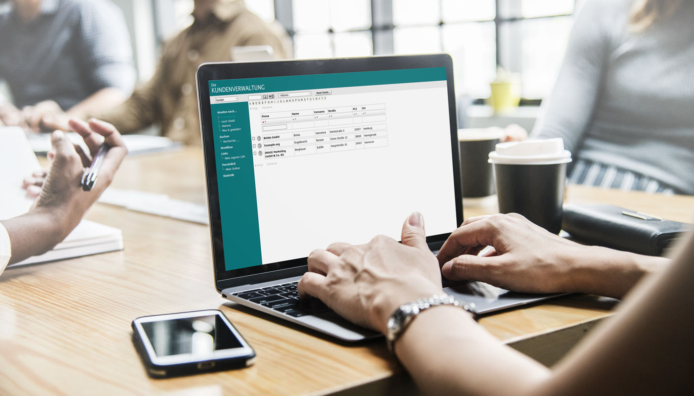 Arbeiten Sie effektiv und überall mit der Kundenverwaltung von datenbanken24.